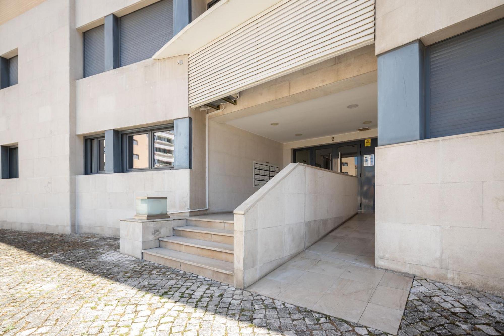Lisbon Relax Pool Apartment - Free Parking Garage Exterior foto